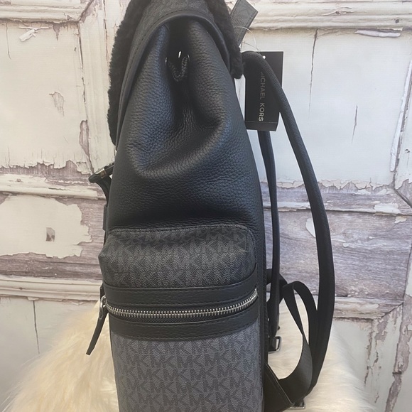Michael Kors Cooper Signature Large Pocket Backpack Fur Trim NWT - Picture 5 of 10
